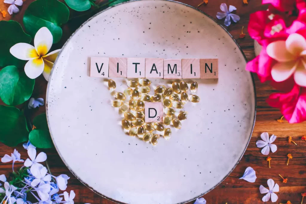 D vitamin je ključan za održavanje nivoa kalcijuma u organizmu, jer olakšava njegovu apsorpciju iz hrane, a dugo se verovalo da na taj način doprinosi jačanju kostiju. (Foto ilustracija: Envato)